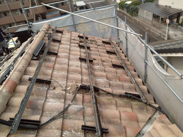 高松市で太陽光パネルを撤去した瓦屋根